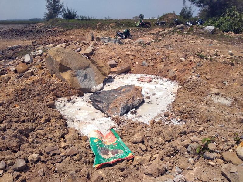 Quảng[-]Ninh:[-]Bắt[-]giữ[-]2[-]đối[-]tượng[-]xả[-]chất[-]thải[-]lỏng[-]ra[-]m&ocirc;i[-]trường[-]tự[-]nhi&ecirc;n